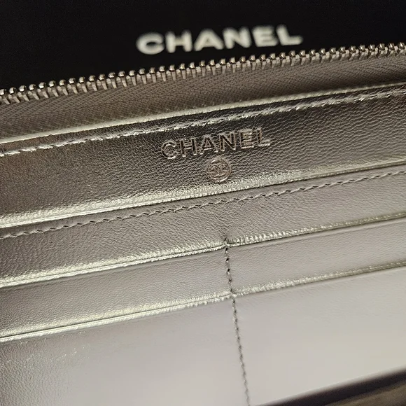 SOLD 🦄 💎Chanel Iridesent long zip wallet - Picture 6 of 13